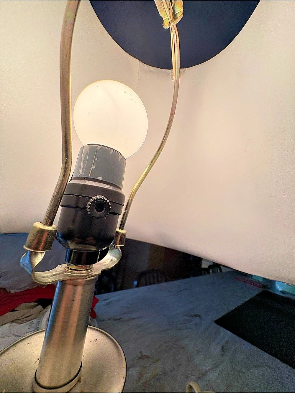 Red crackle Glass Table Lamp - Picture 4 of 10